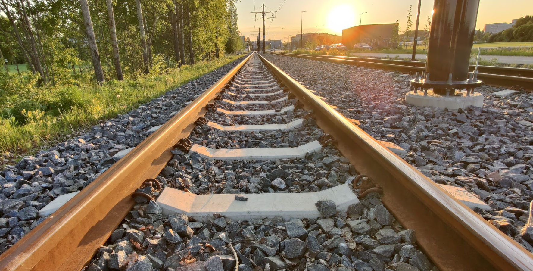 Junarata ja aurinko, rautatiealan asiantuntijapalvelut, Trailex Oy.
